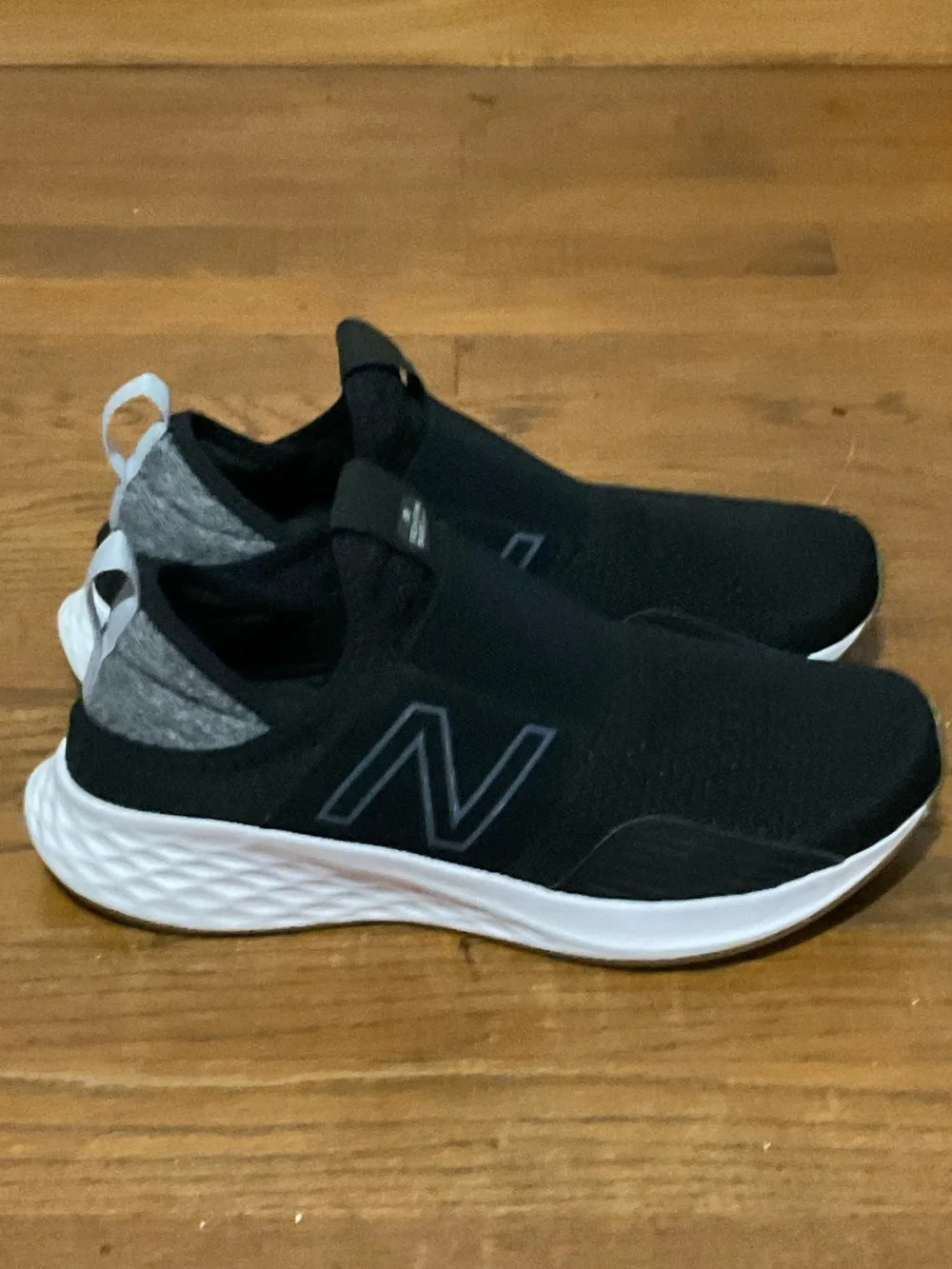 NEW BALANCE BLACK/WHITE ROAV DECON FRESH FOAM SNEAKER.LIKE NEW! MEN’S 10.